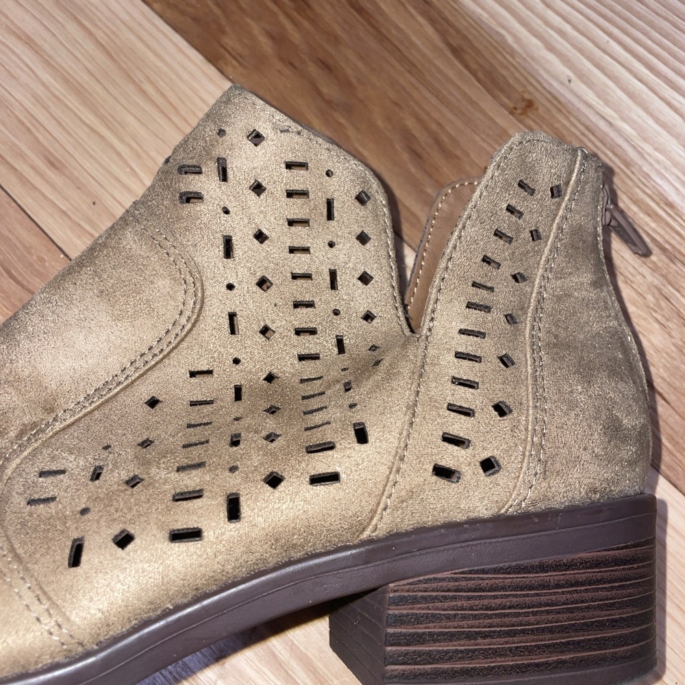 Eurosoft by Sofft Booties Ankle Tan Suede Laser Cutout Suede Zip Western 8.5 - Picture 5 of 12